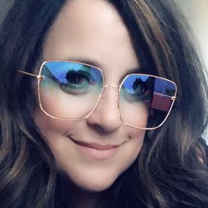 Meet your Posher, Joy